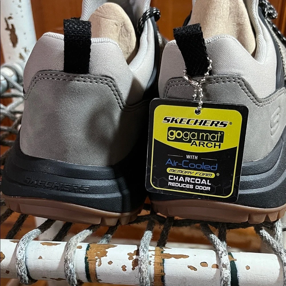 Skechers Men's Gray and Black Streetwear Sneakers